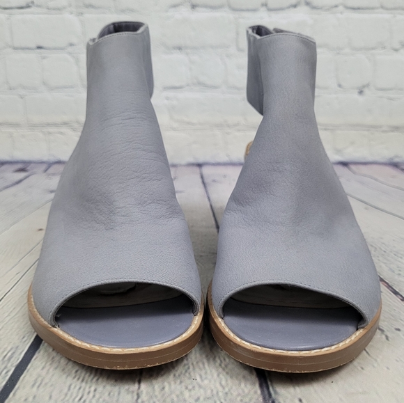 CLARKS SOMERSET | Glacier Charm leather peep toe heel sandals - Picture 5 of 11